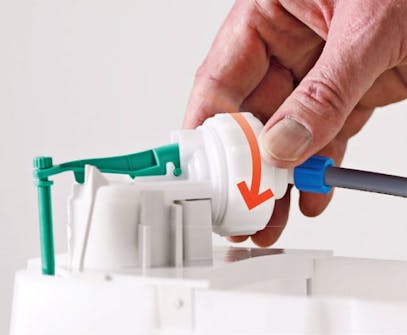 Toaletten rinner efter spolning: Skruva loss den stora plastmuttern Toaletten rinner efter spolning: Skruva loss den stora plastmuttern